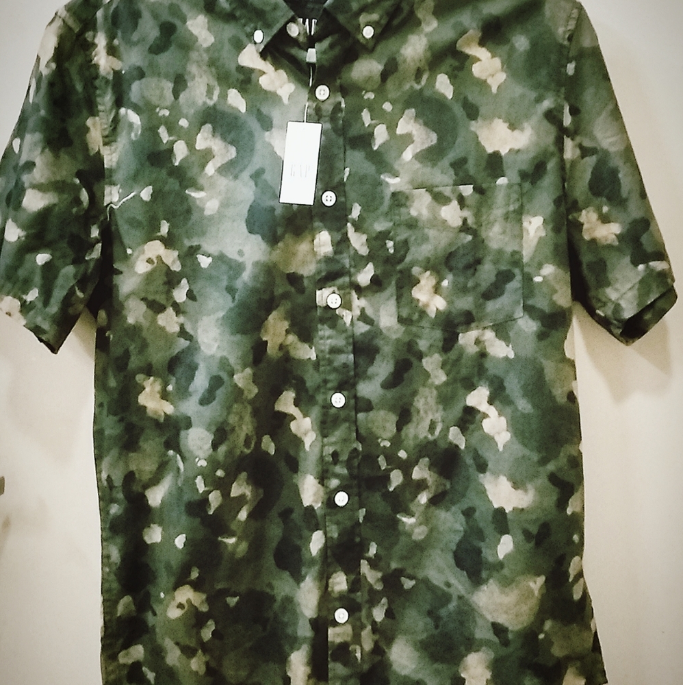 Gap Camouflage M Button Up Shirt